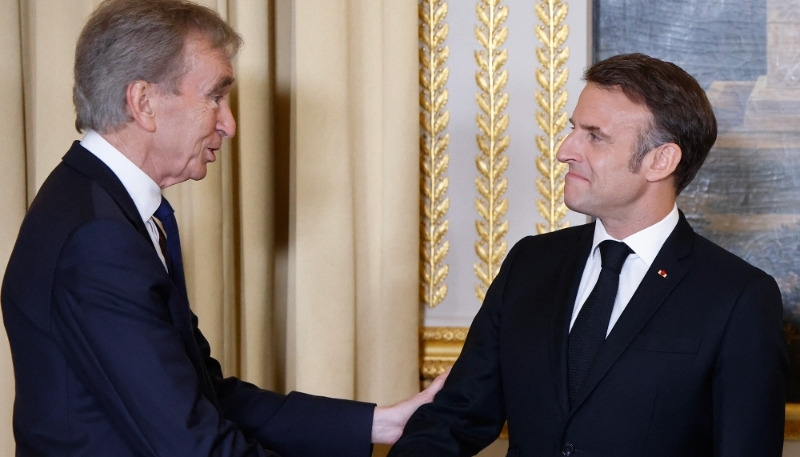 Bernard Arnault et Emmanuel Macron, lors d'un dîner d'État officiel, en mai 2024 à l'Élysée.